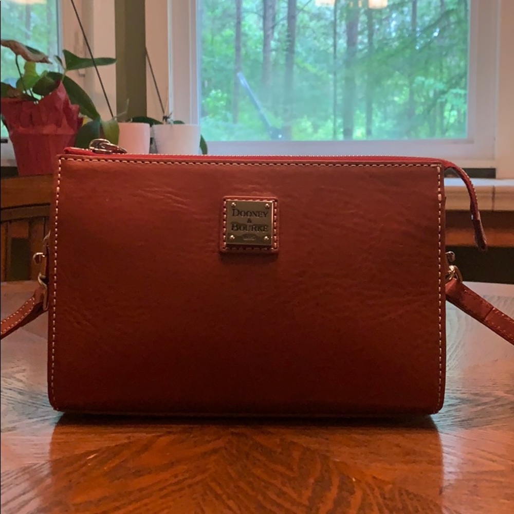 EUC DOONEY AND BOURKE CROSSBODY
